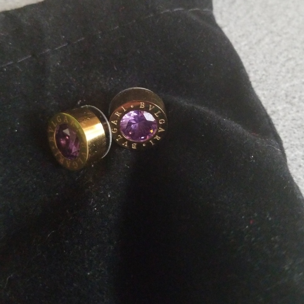 Stud earing
